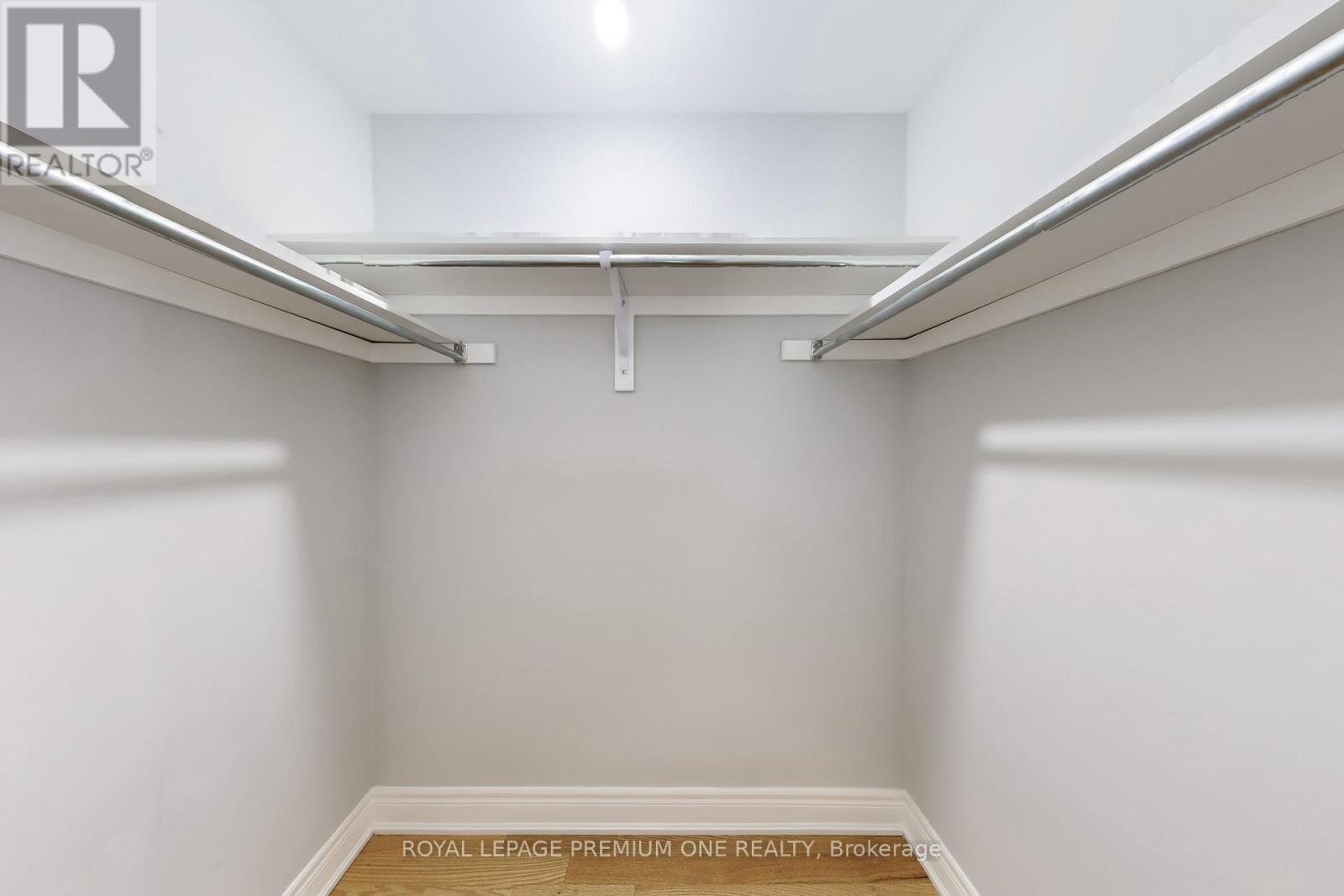 Photo 16 of 71 Dryden Way N, Toronto ON