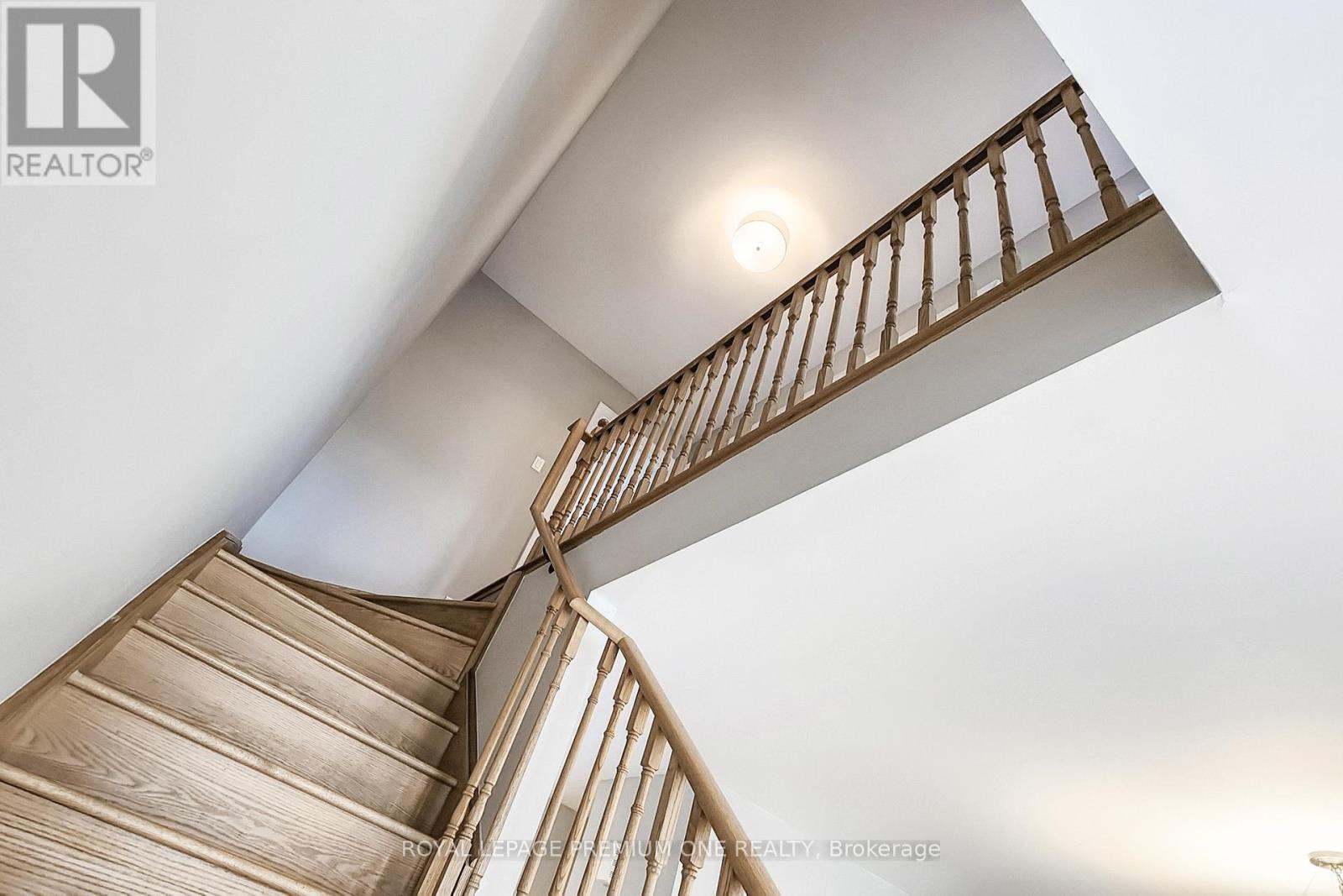 Photo 13 of 71 Dryden Way N, Toronto ON
