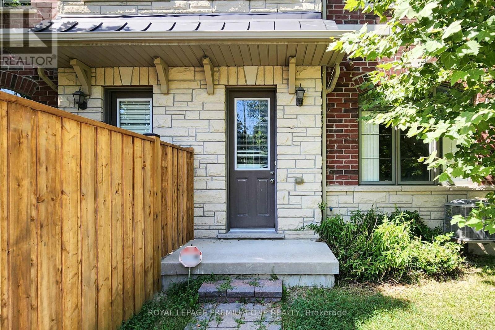 Photo 26 of 71 Dryden Way N, Toronto ON