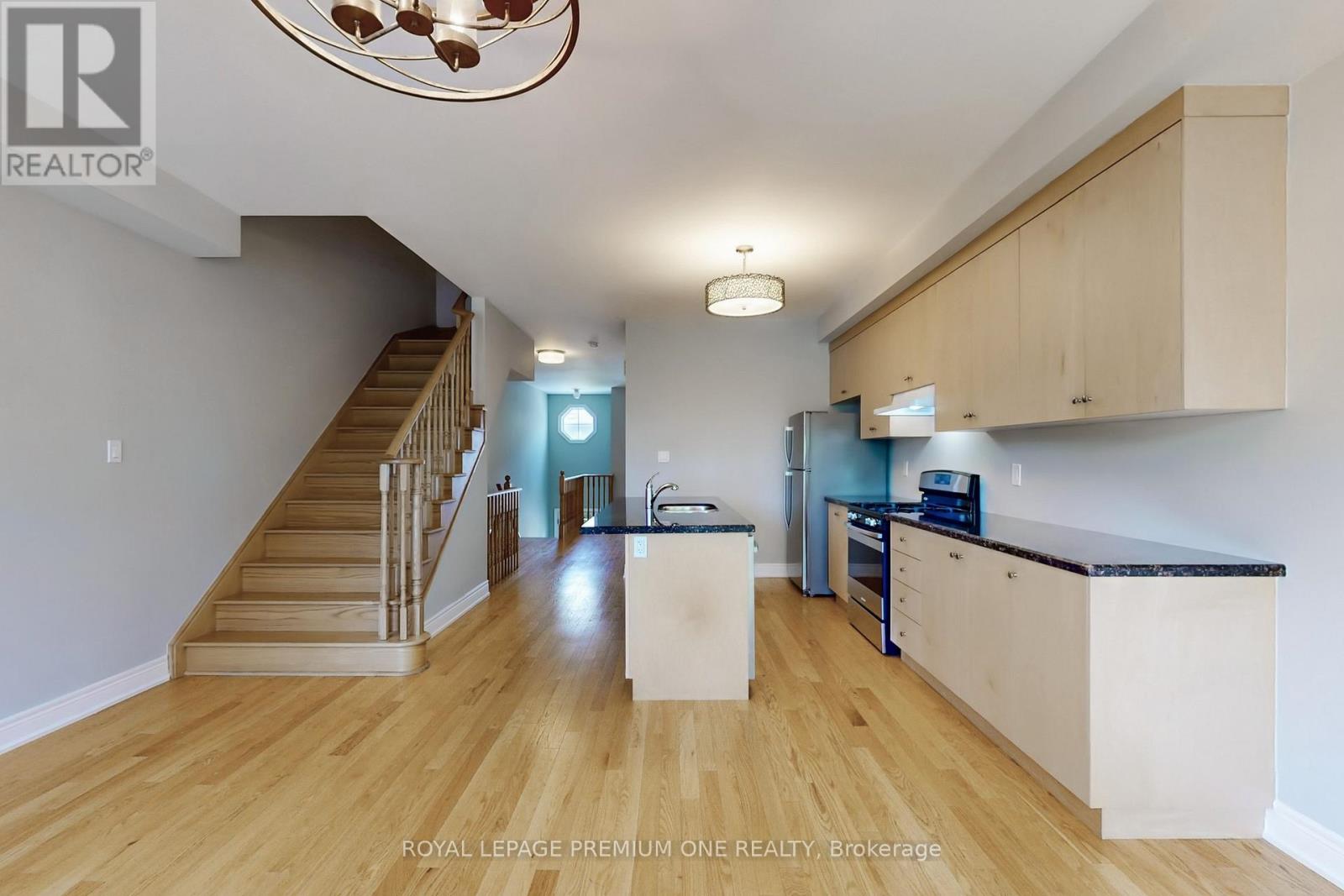 Photo 11 of 71 Dryden Way N, Toronto ON