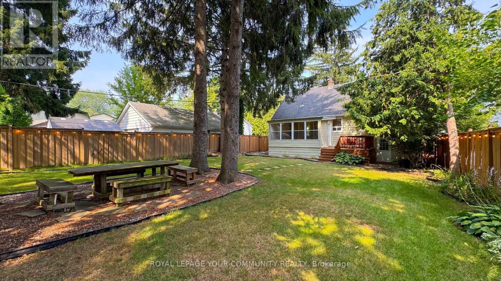 Photo 2 of 44 Reaman Street, Richmond Hill ON