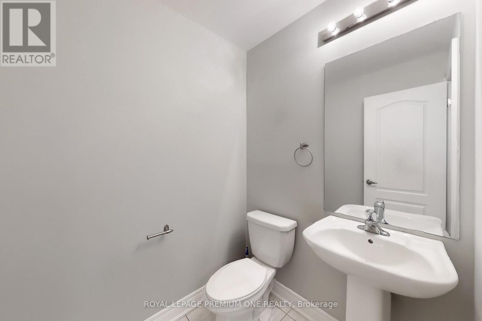 Photo 15 of 71 Dryden Way N, Toronto ON