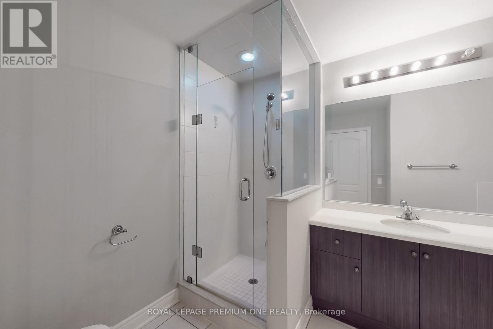 Photo 30 of 71 Dryden Way N, Toronto ON