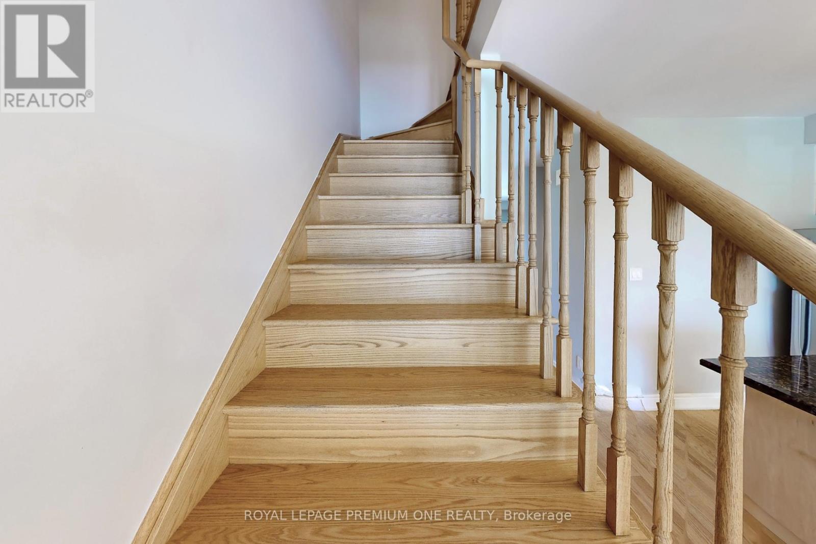 Photo 23 of 71 Dryden Way N, Toronto ON