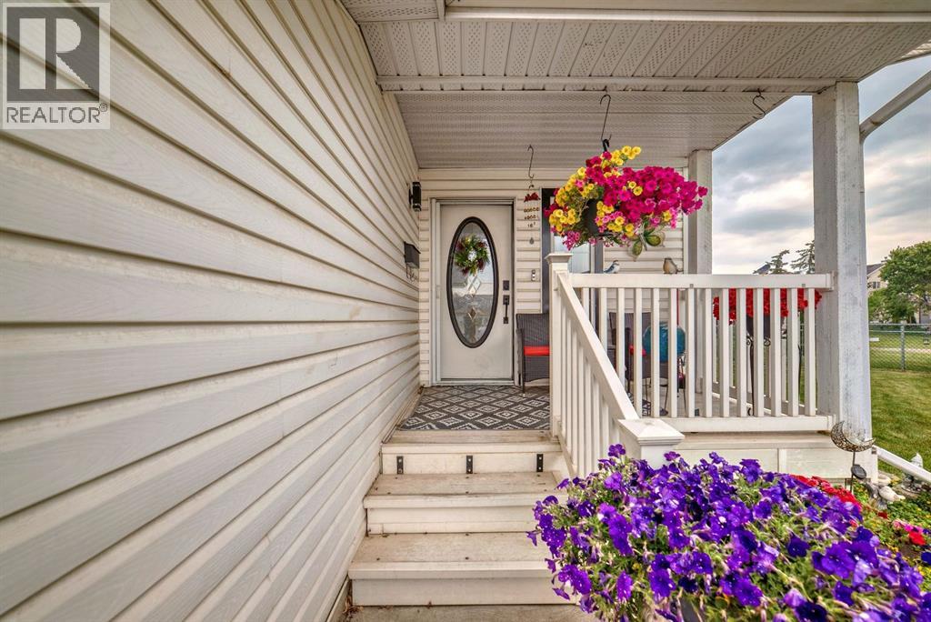 Single Family House for Sale in  Coral Keys Place NE Coral Springs Calgary 