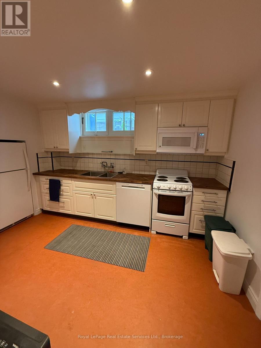 Photo 15 of Lower 20 A Lavinia Avenue, Toronto ON