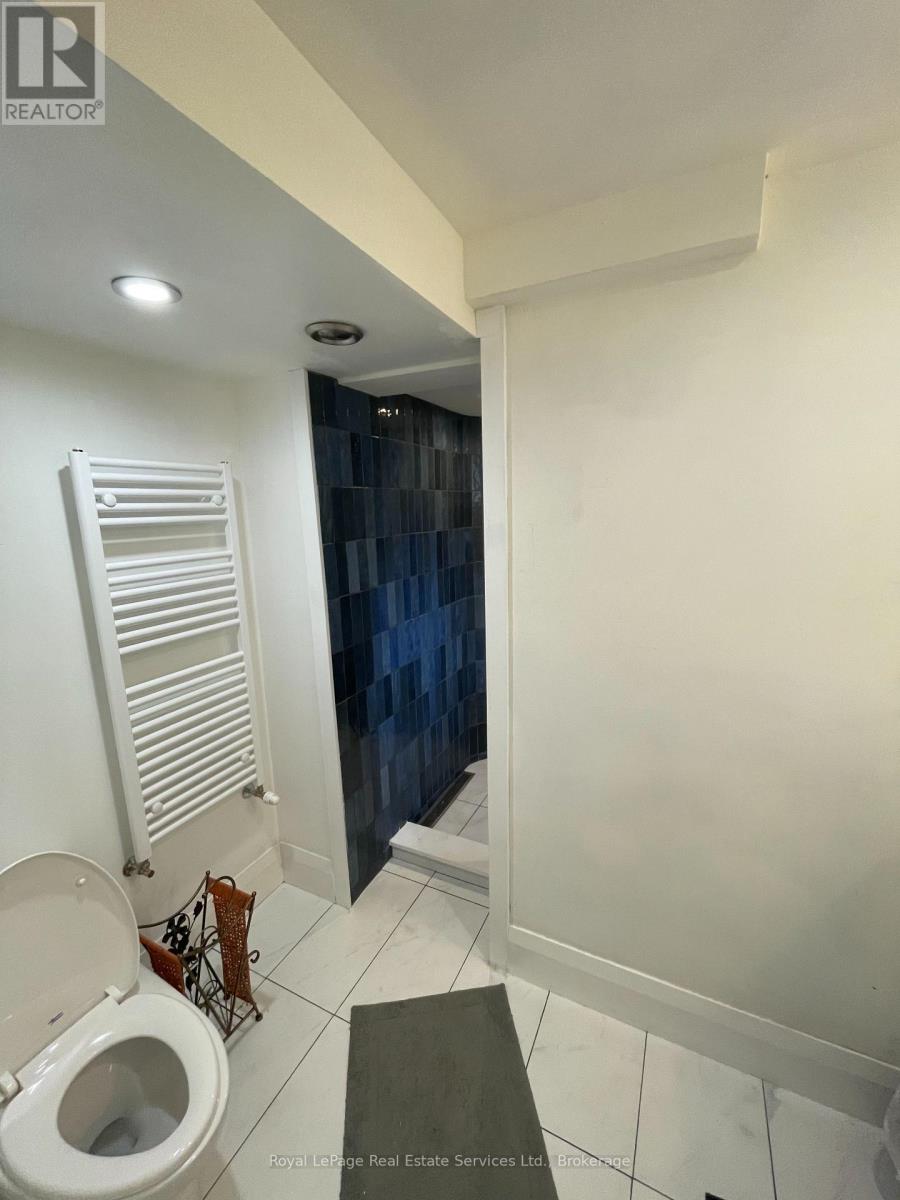 Photo 5 of Lower 20 A Lavinia Avenue, Toronto ON