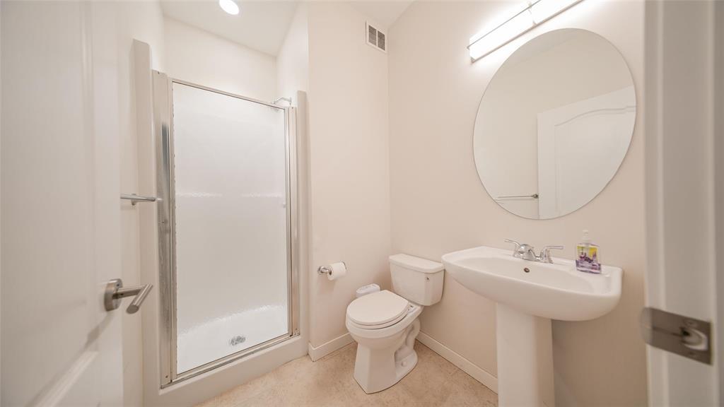 Photo 11 of 571 Castlebury Meadows Drive, Winnipeg MB