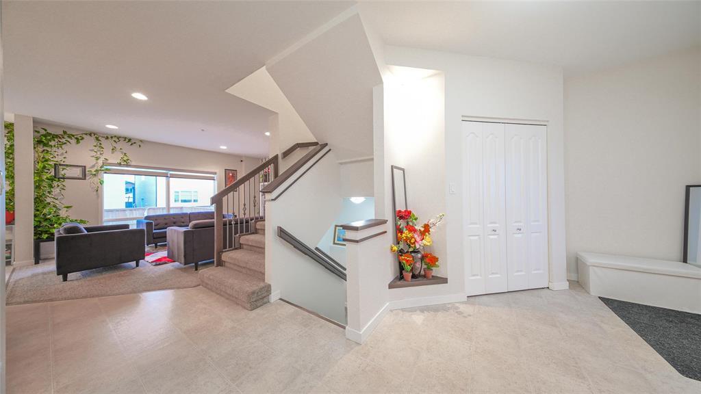 Photo 41 of 571 Castlebury Meadows Drive, Winnipeg MB