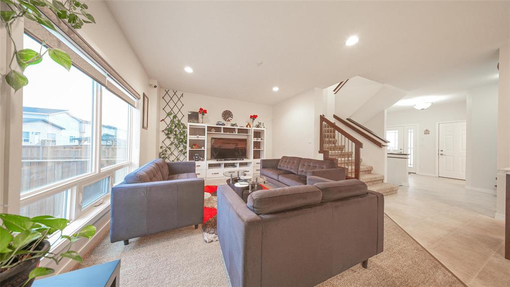 Photo 19 of 571 Castlebury Meadows Drive, Winnipeg MB