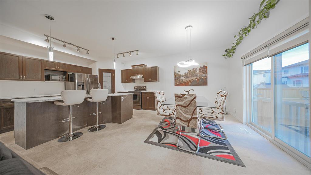 Photo 7 of 571 Castlebury Meadows Drive, Winnipeg MB