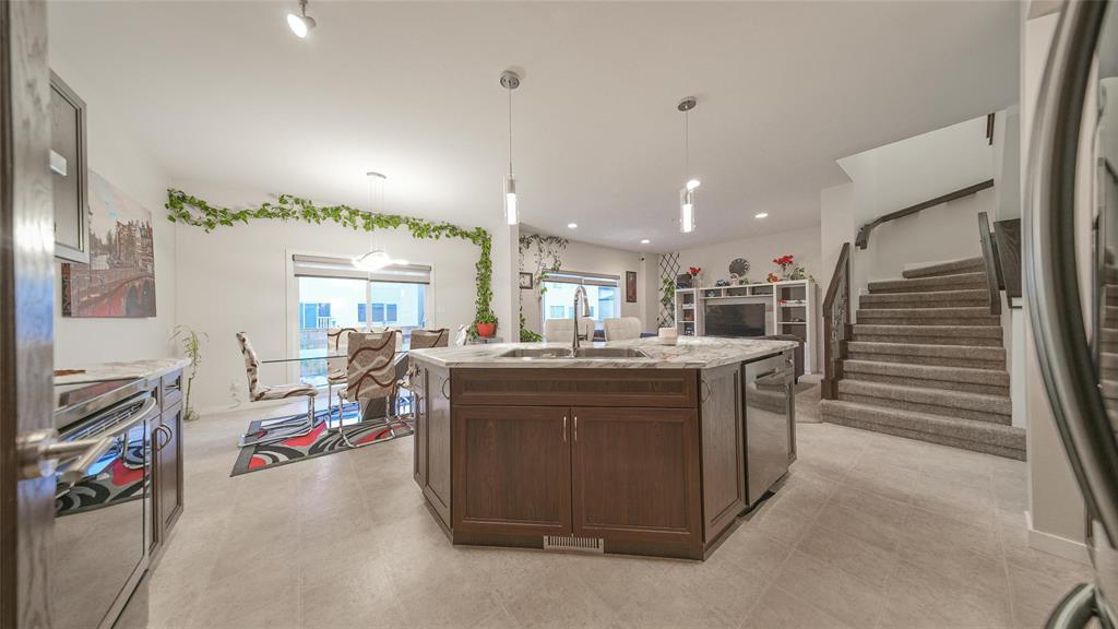 Photo 6 of 571 Castlebury Meadows Drive, Winnipeg MB