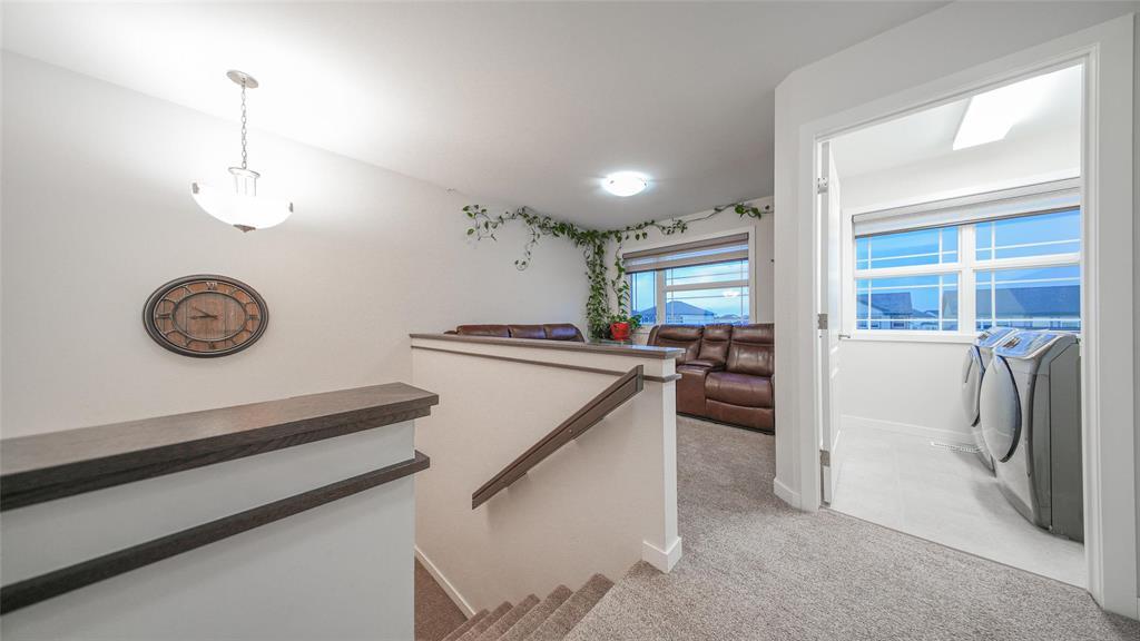 Photo 36 of 571 Castlebury Meadows Drive, Winnipeg MB