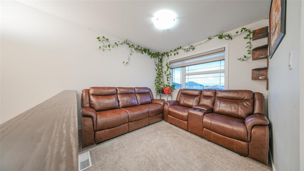 Photo 24 of 571 Castlebury Meadows Drive, Winnipeg MB