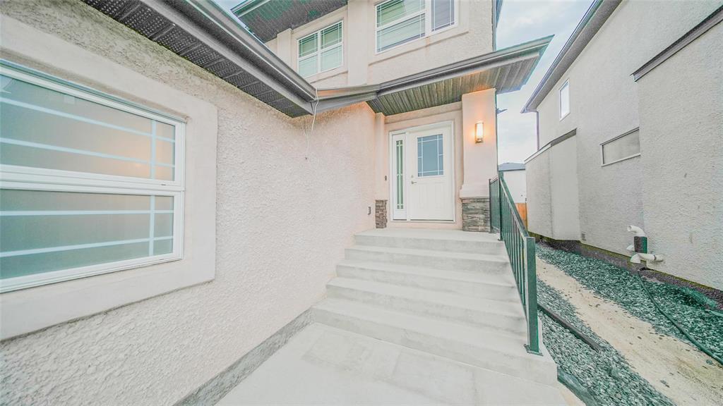 Photo 9 of 571 Castlebury Meadows Drive, Winnipeg MB