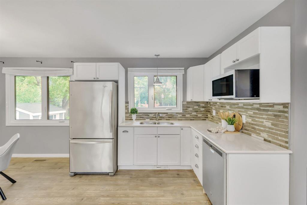 Photo 11 of 740 Pepperloaf Crescent, Winnipeg MB