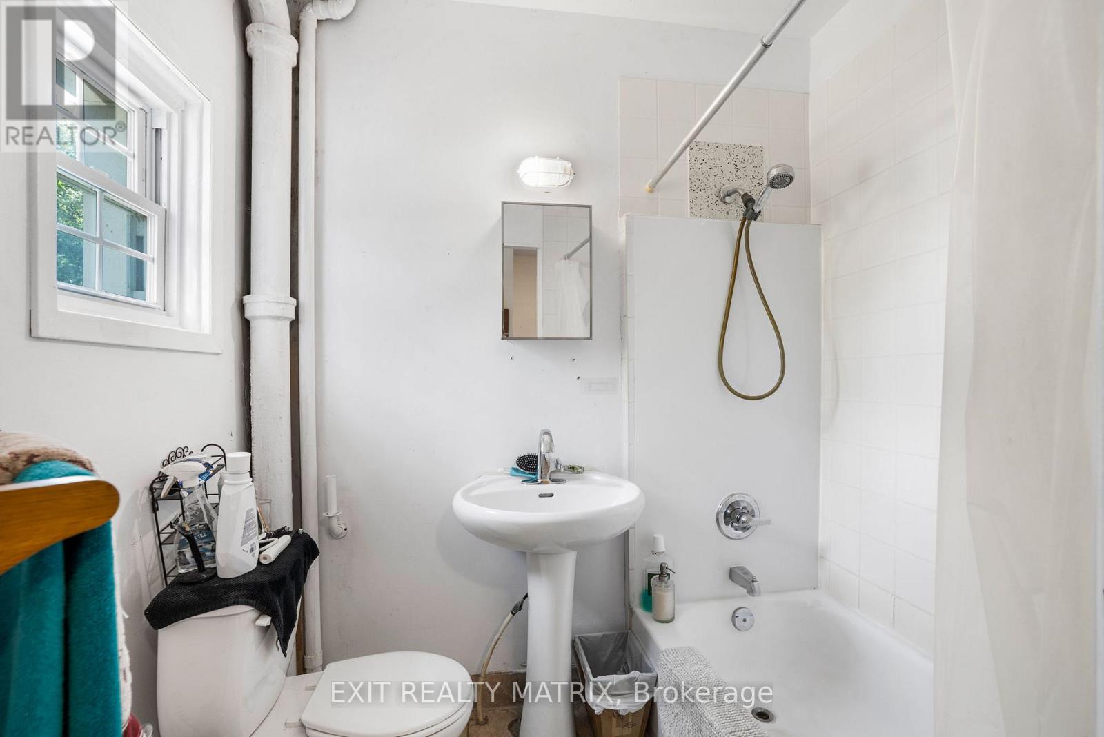 Photo 16 of 98 Albert Street, North Dundas ON