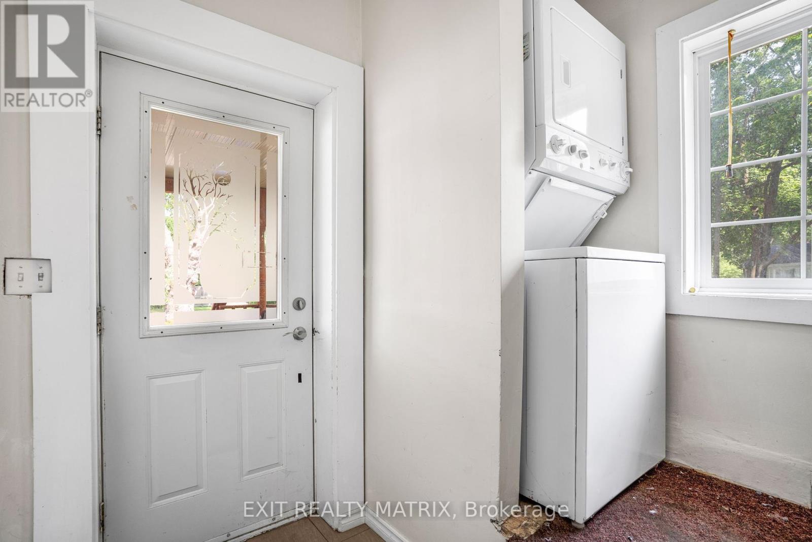 Photo 6 of 98 Albert Street, North Dundas ON