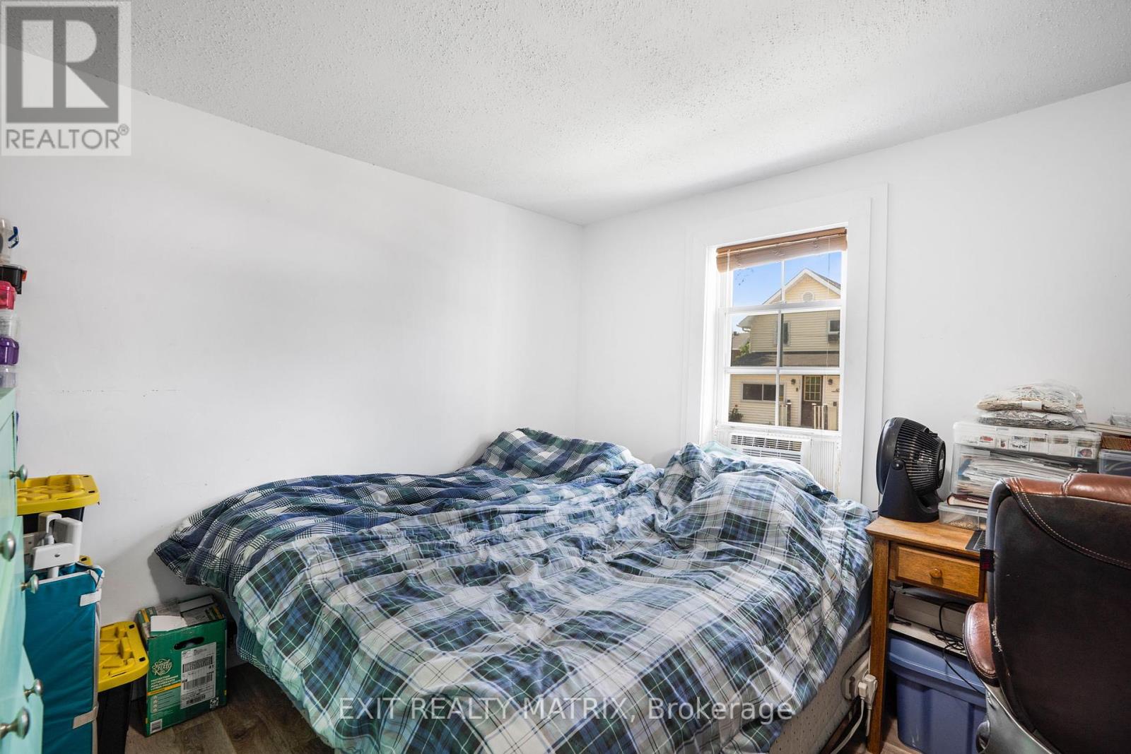 Photo 7 of 98 Albert Street, North Dundas ON