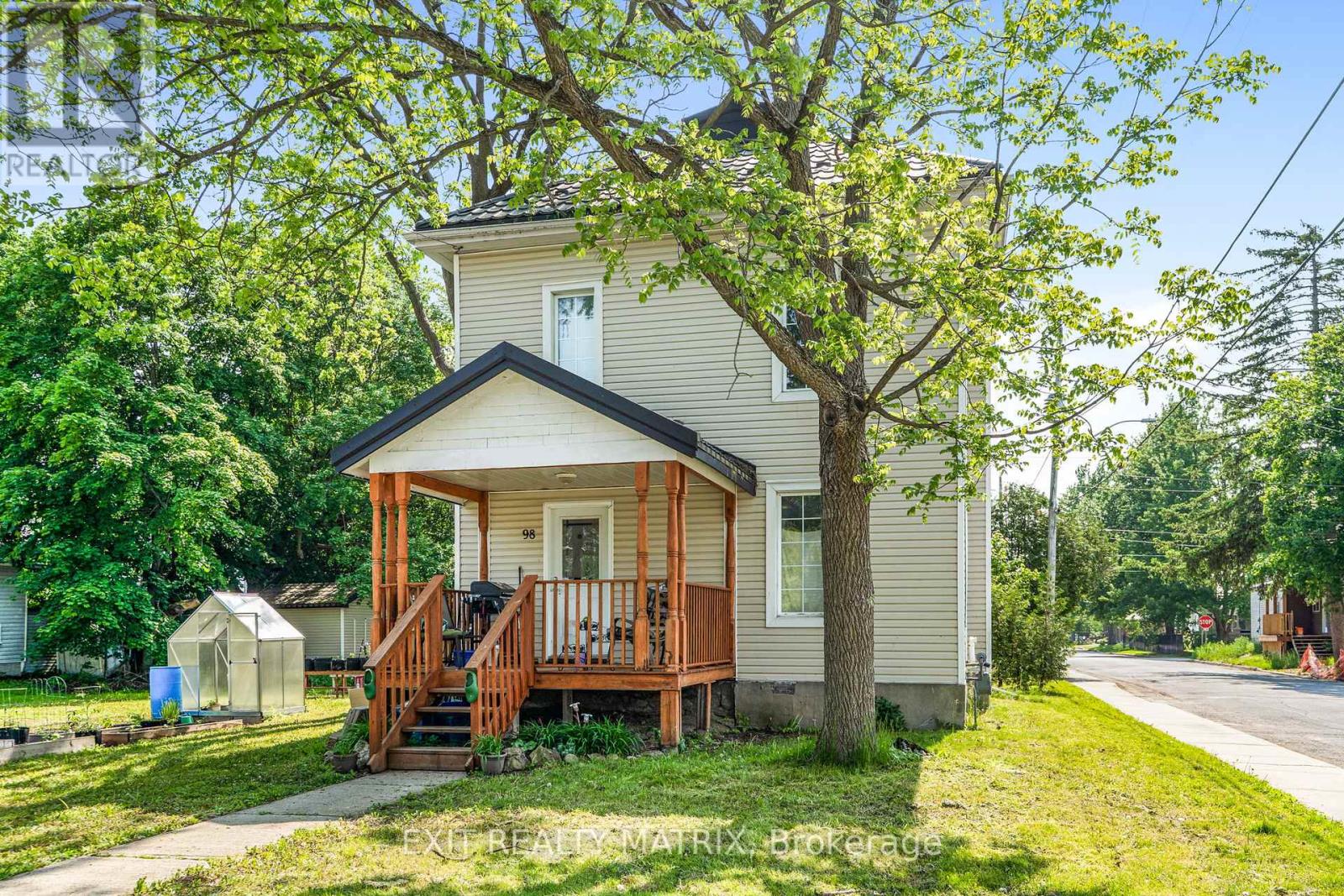 Photo 14 of 98 Albert Street, North Dundas ON