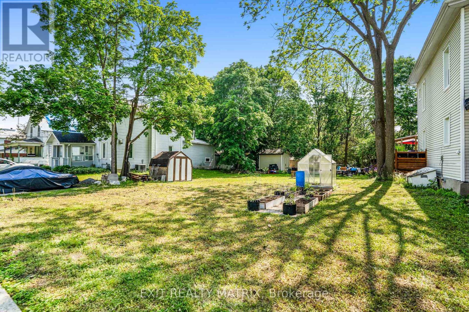 Photo 11 of 98 Albert Street, North Dundas ON
