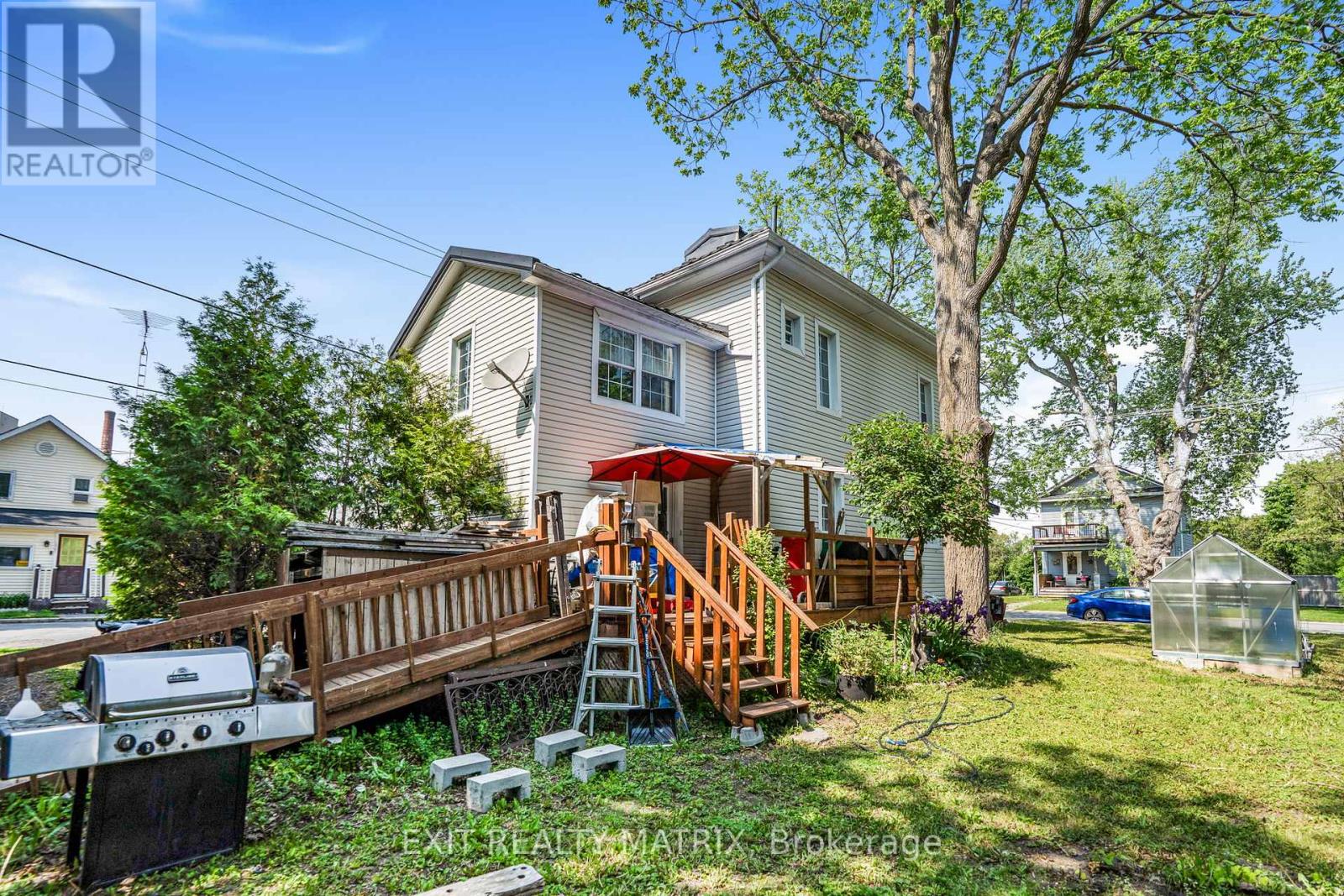 Photo 17 of 98 Albert Street, North Dundas ON