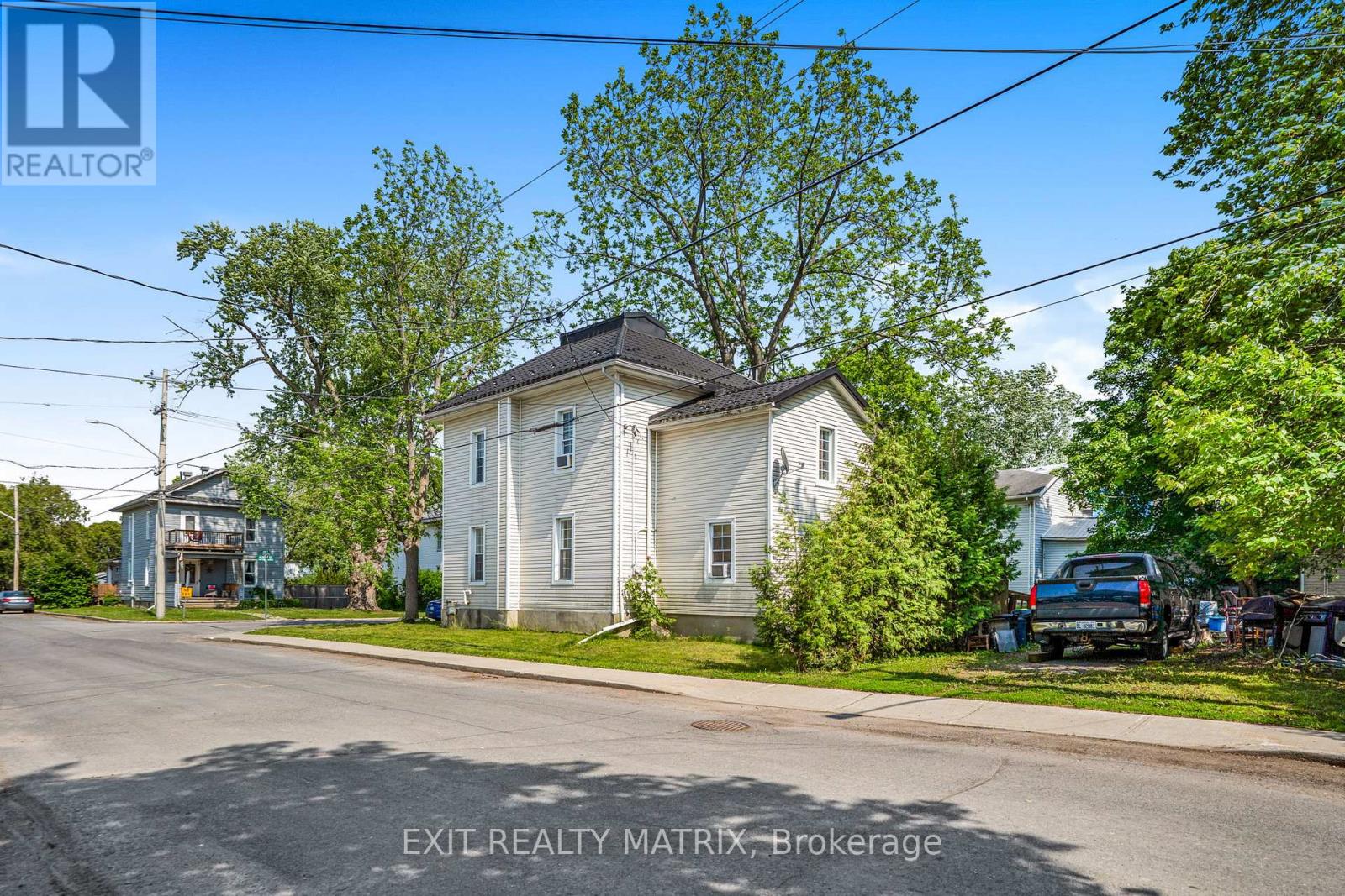 Photo 9 of 98 Albert Street, North Dundas ON