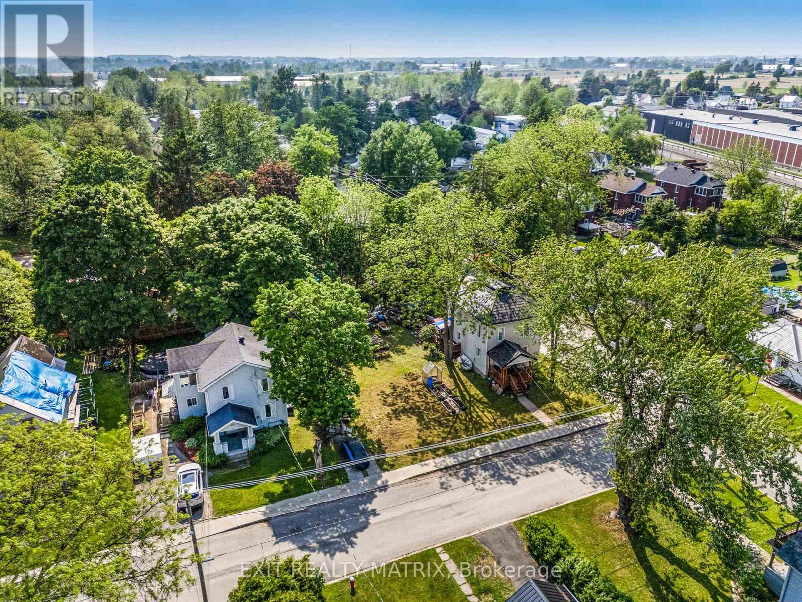 Photo 34 of 98 Albert Street, North Dundas ON