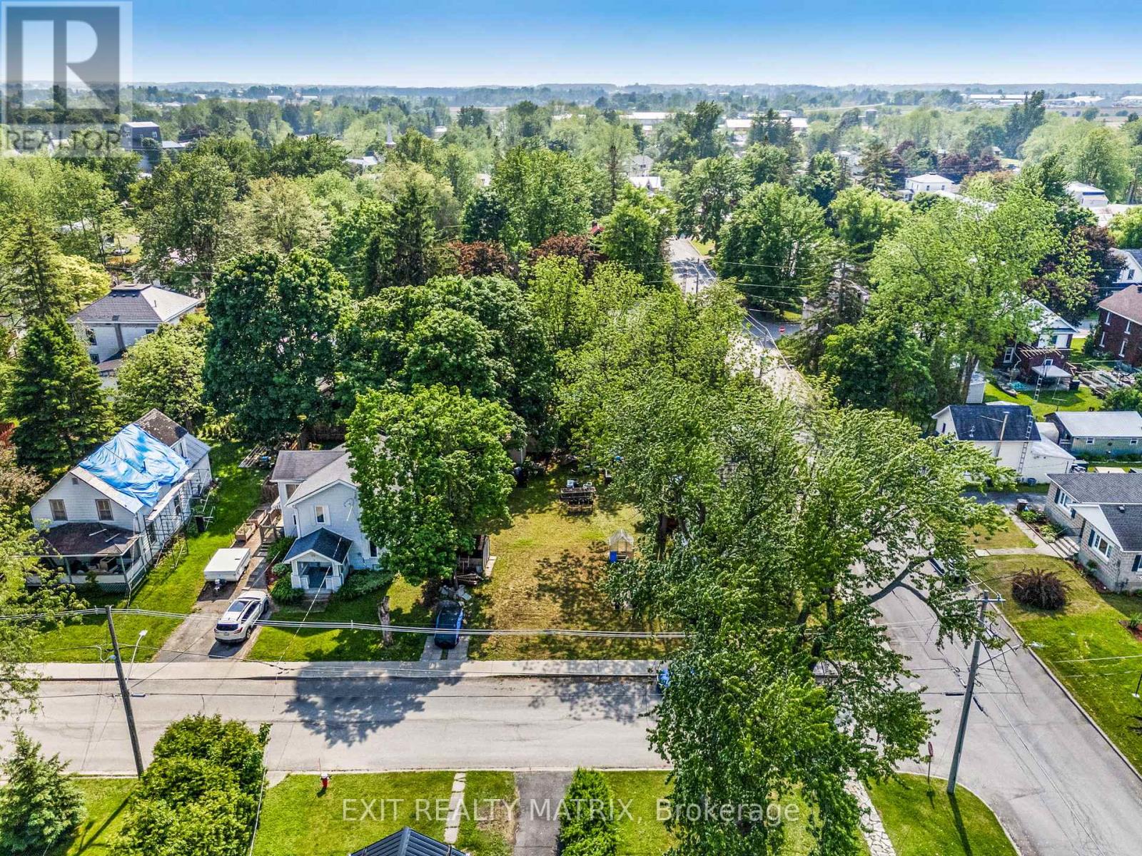 Photo 2 of 98 Albert Street, North Dundas ON