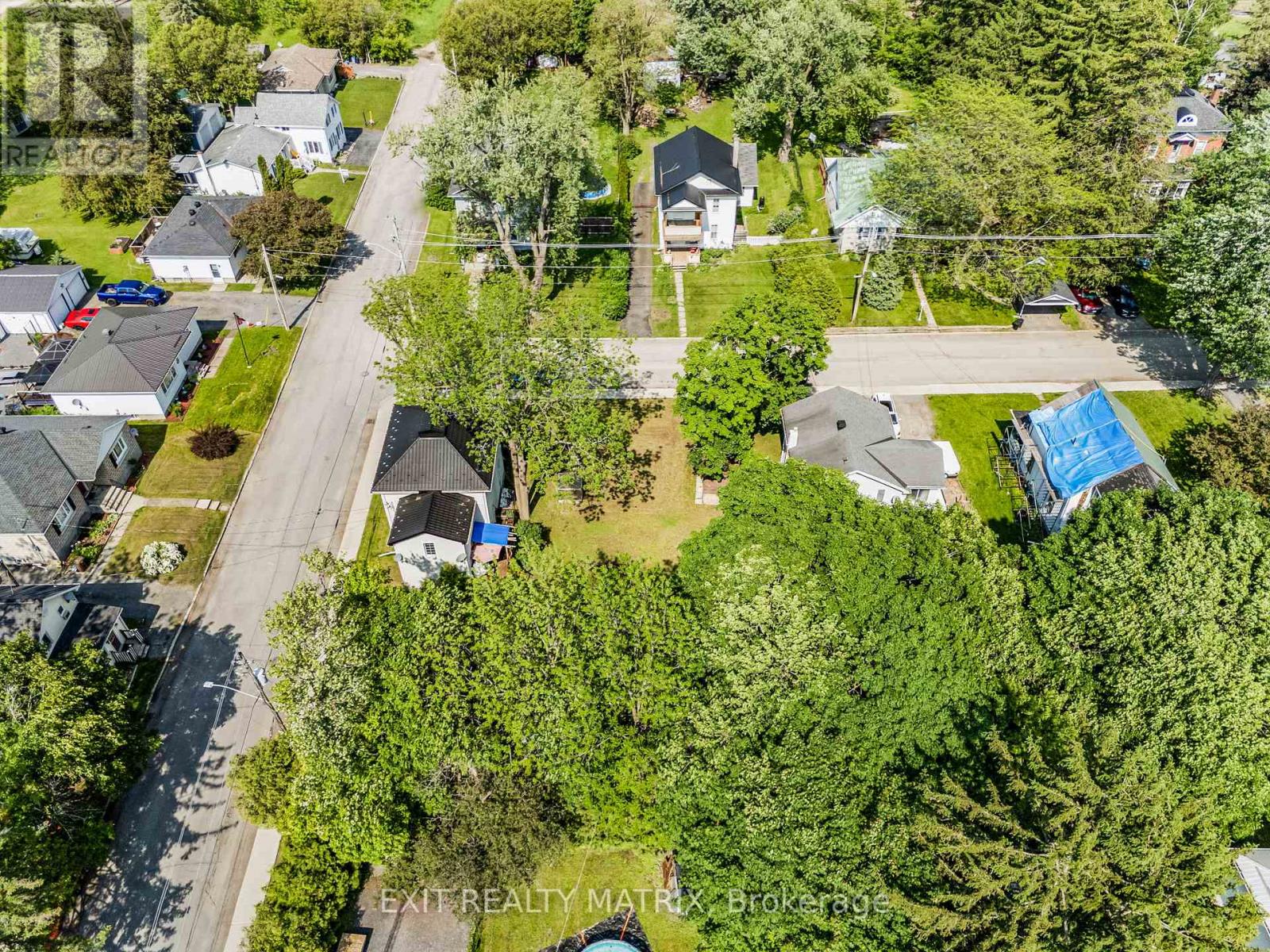 Photo 33 of 98 Albert Street, North Dundas ON