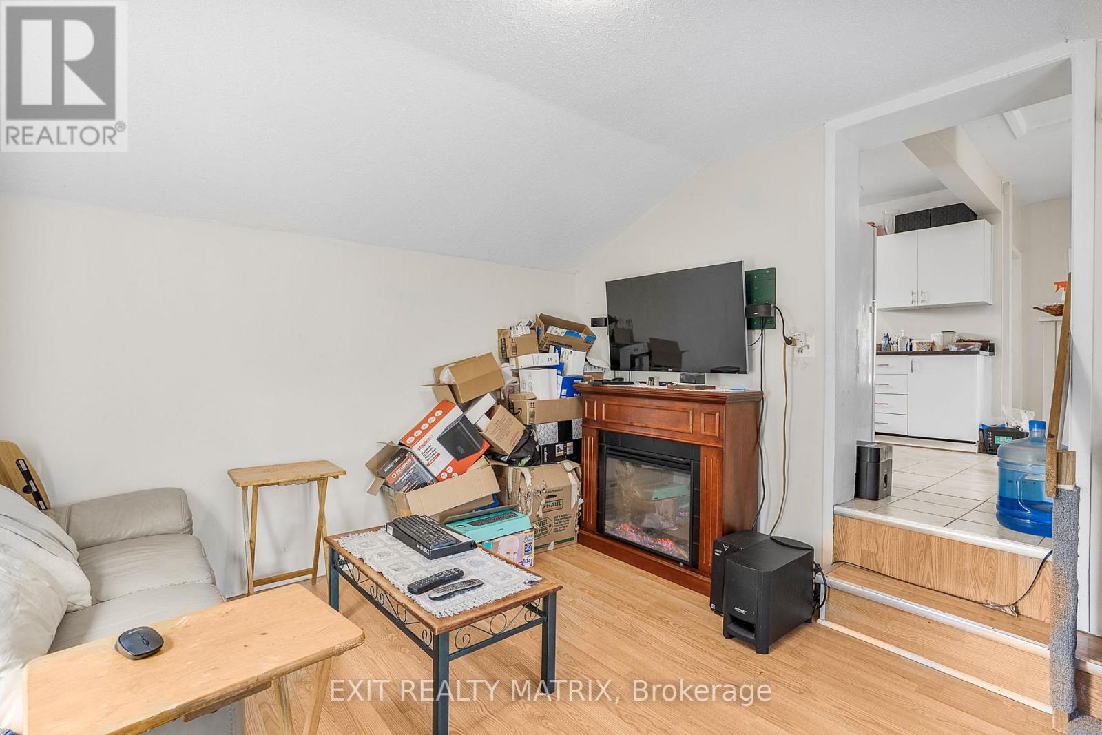 Photo 3 of 98 Albert Street, North Dundas ON