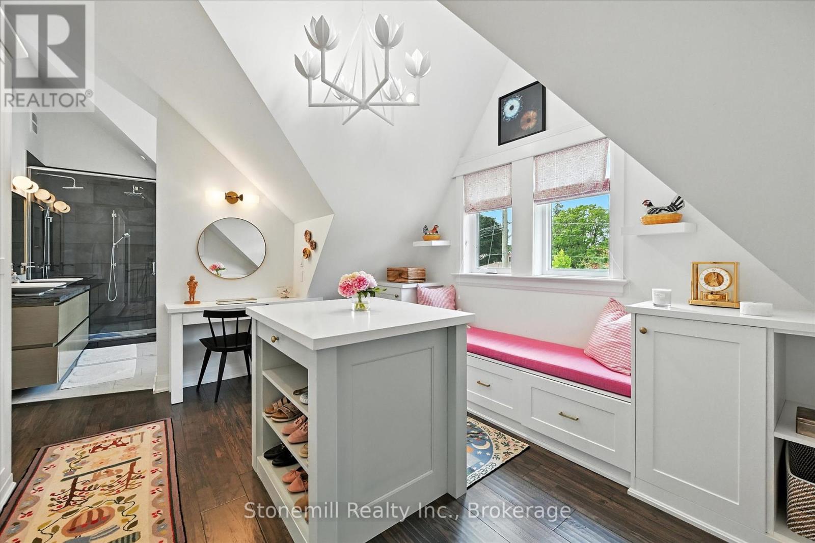 Photo 3 of 735 George Street, Burlington ON