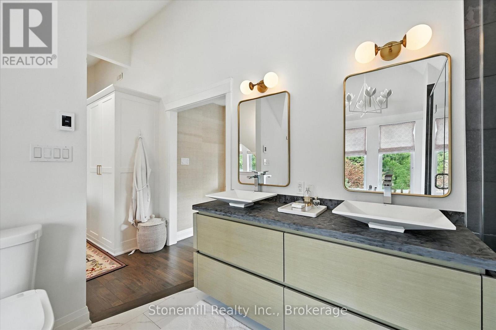 Photo 4 of 735 George Street, Burlington ON