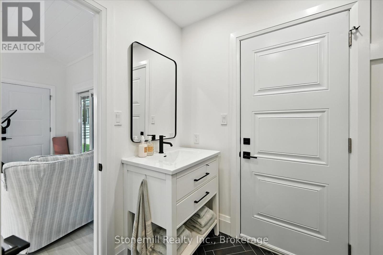 Photo 16 of 735 George Street, Burlington ON