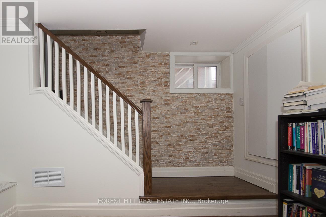 Photo 1 of Bsmnt 20 Ferndale Avenue, Toronto ON