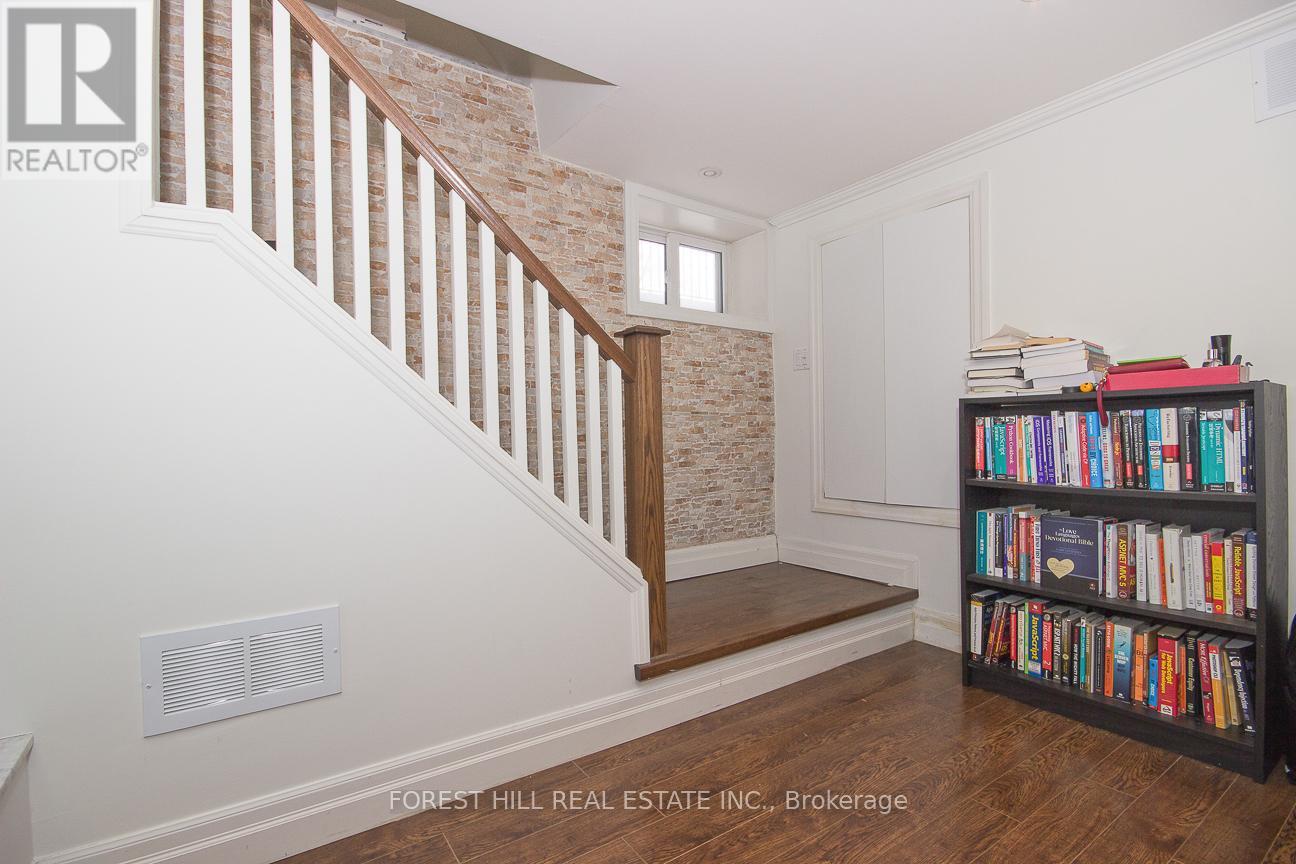 Photo 25 of Bsmnt 20 Ferndale Avenue, Toronto ON