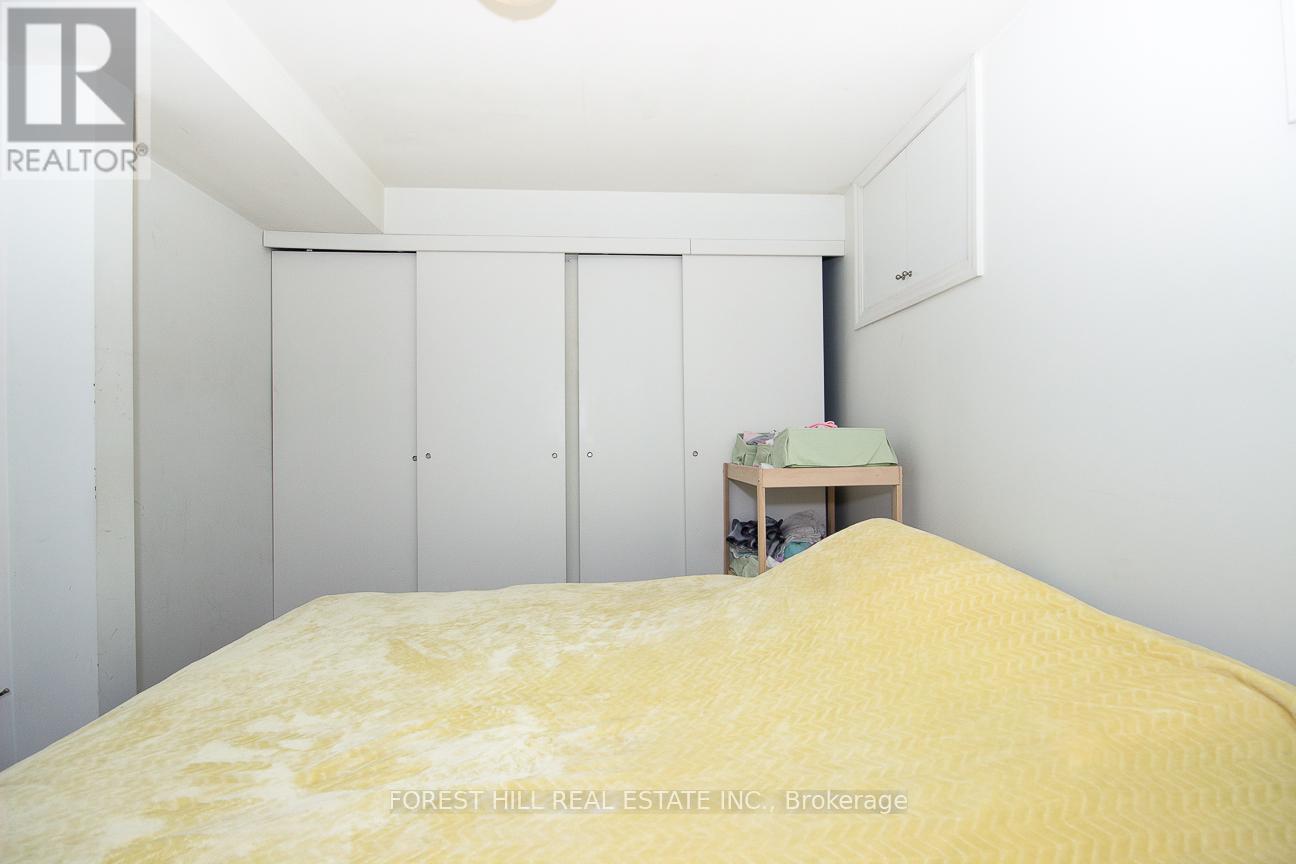 Photo 23 of Bsmnt 20 Ferndale Avenue, Toronto ON