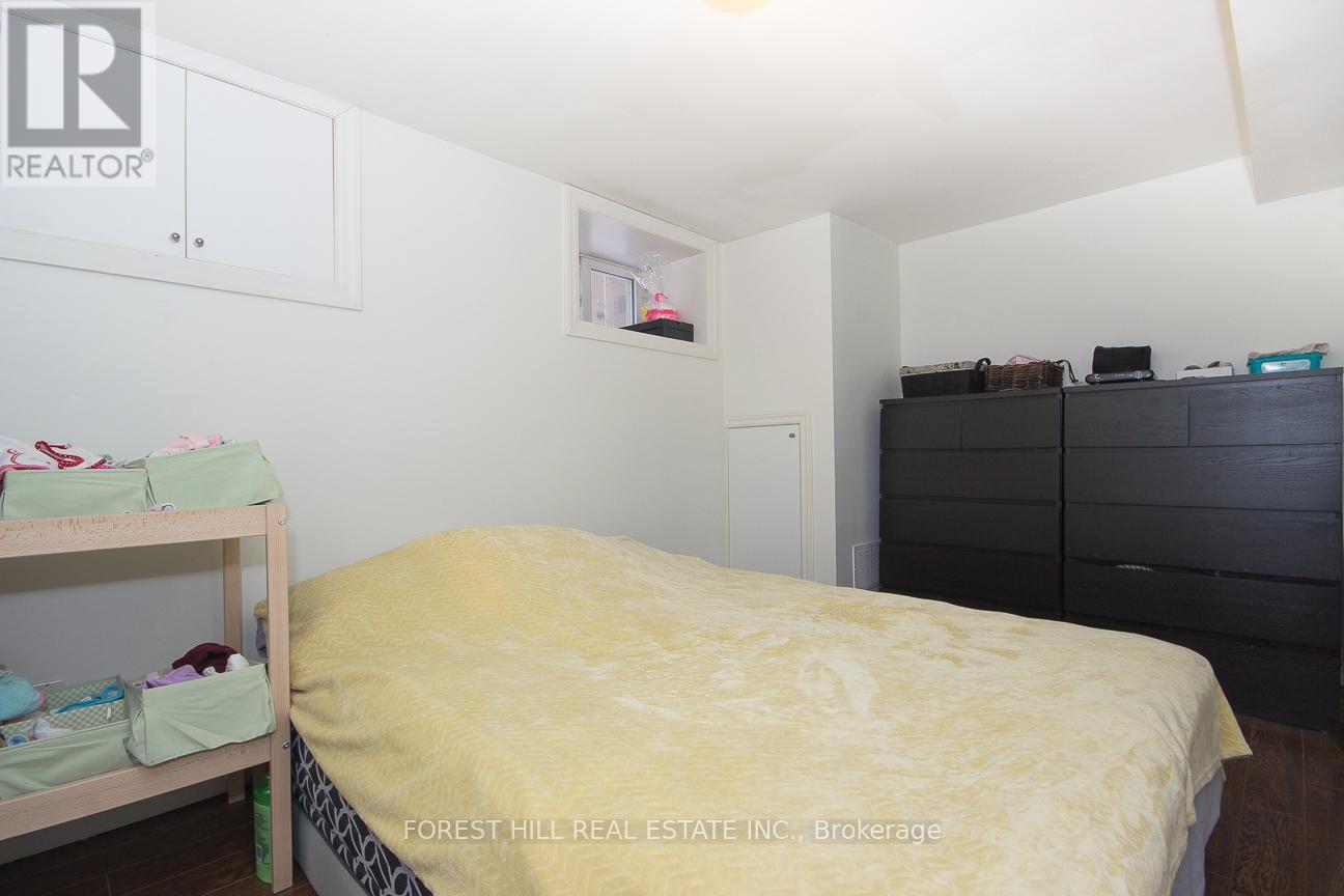 Photo 13 of Bsmnt 20 Ferndale Avenue, Toronto ON