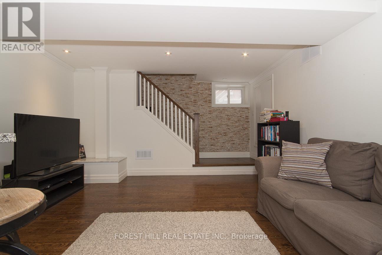 Photo 5 of Bsmnt 20 Ferndale Avenue, Toronto ON