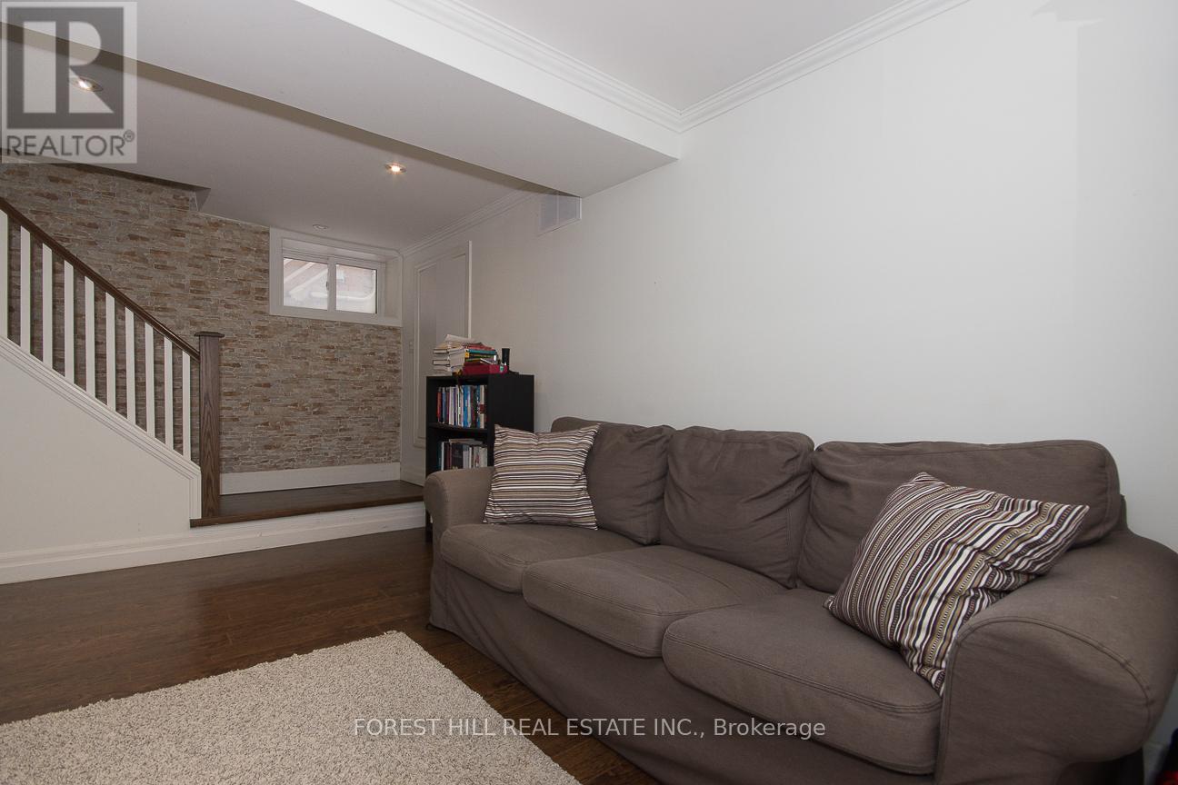 Photo 14 of Bsmnt 20 Ferndale Avenue, Toronto ON