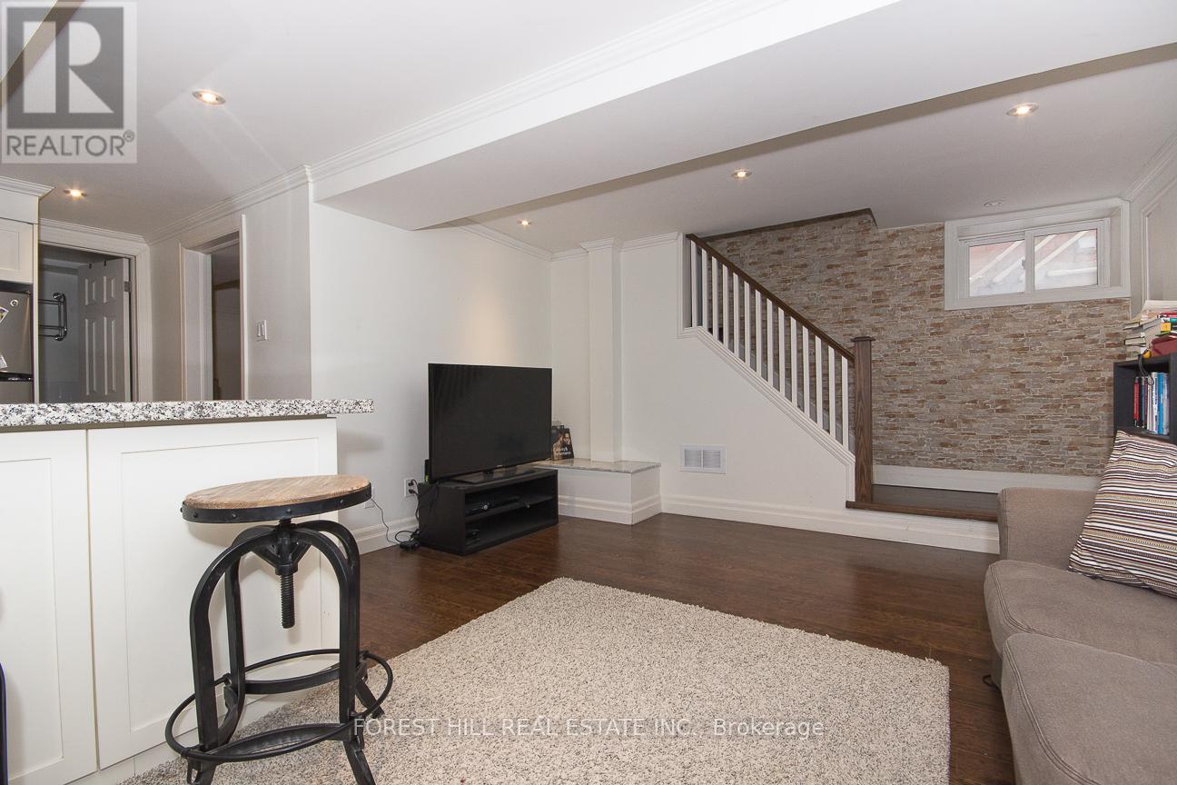 Photo 26 of Bsmnt 20 Ferndale Avenue, Toronto ON