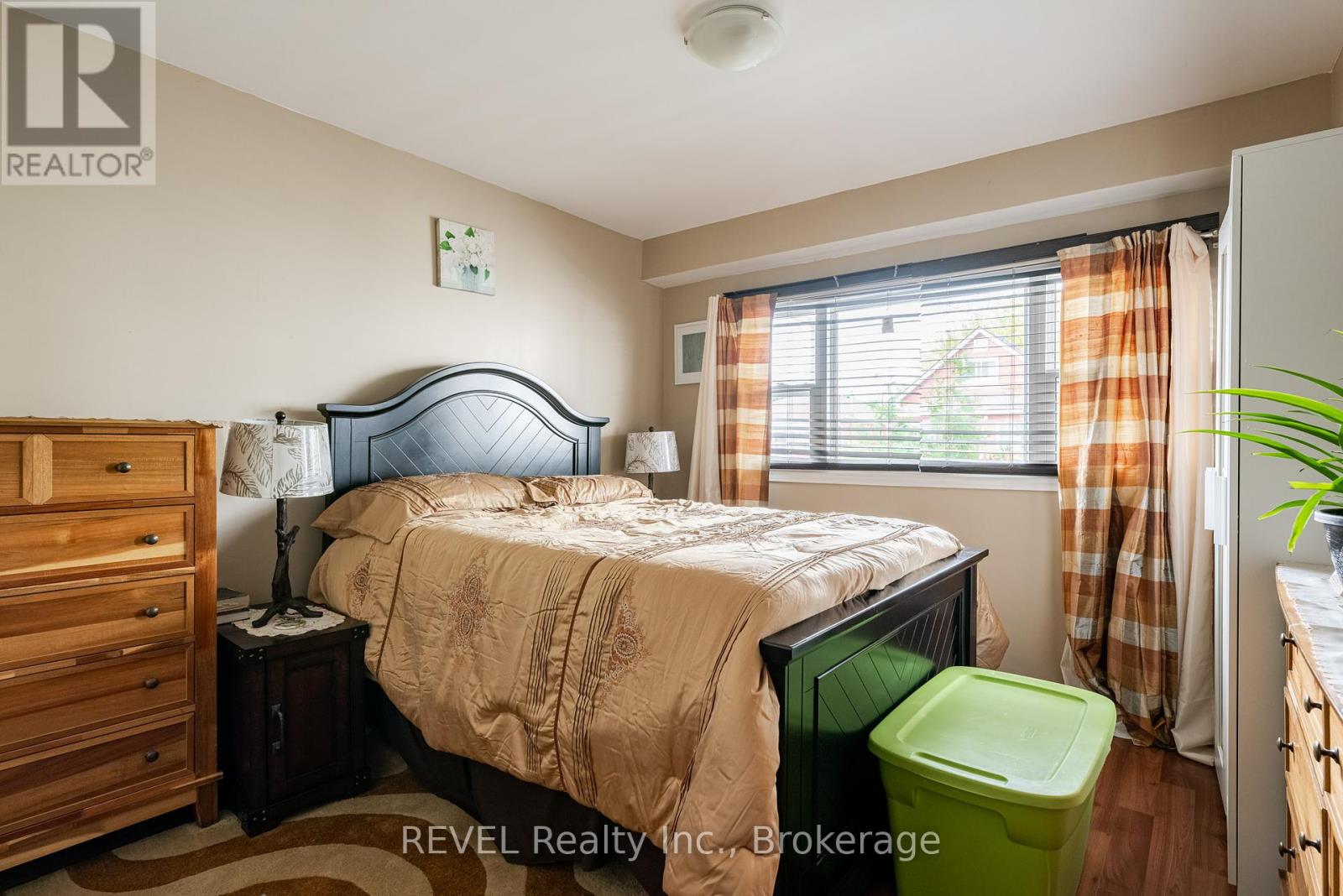 Photo 5 of 4544 Crysler Avenue, Niagara Falls ON