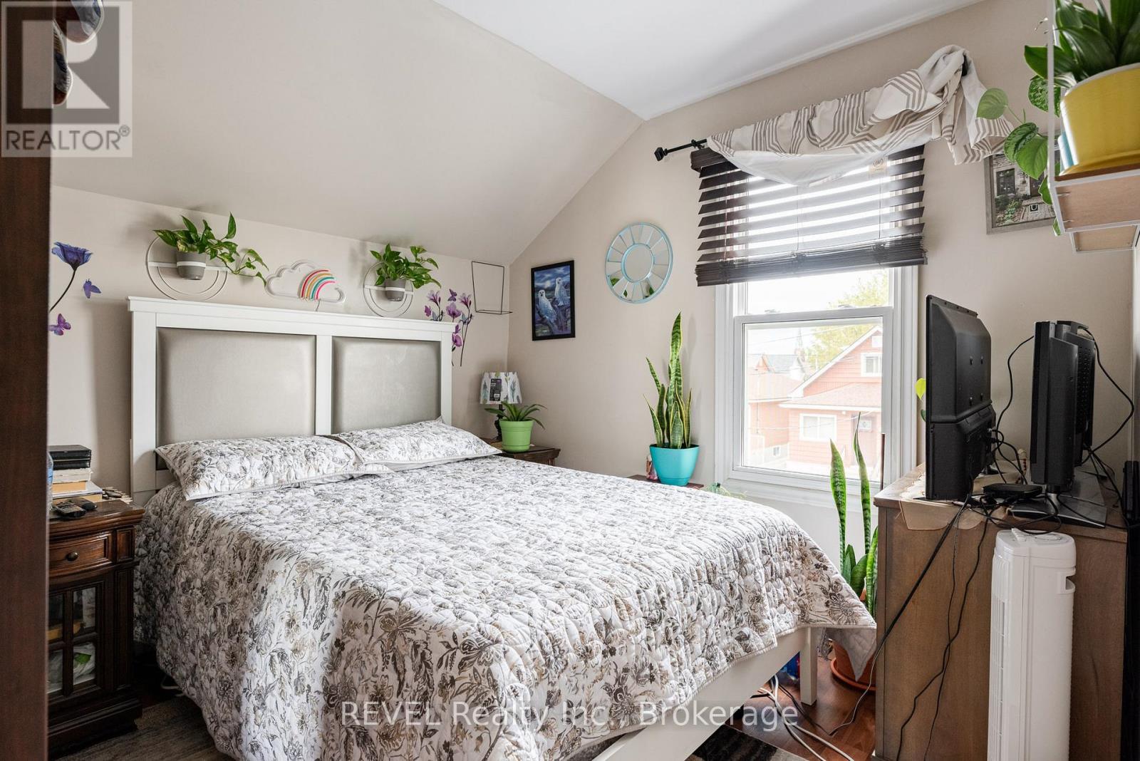 Photo 9 of 4544 Crysler Avenue, Niagara Falls ON
