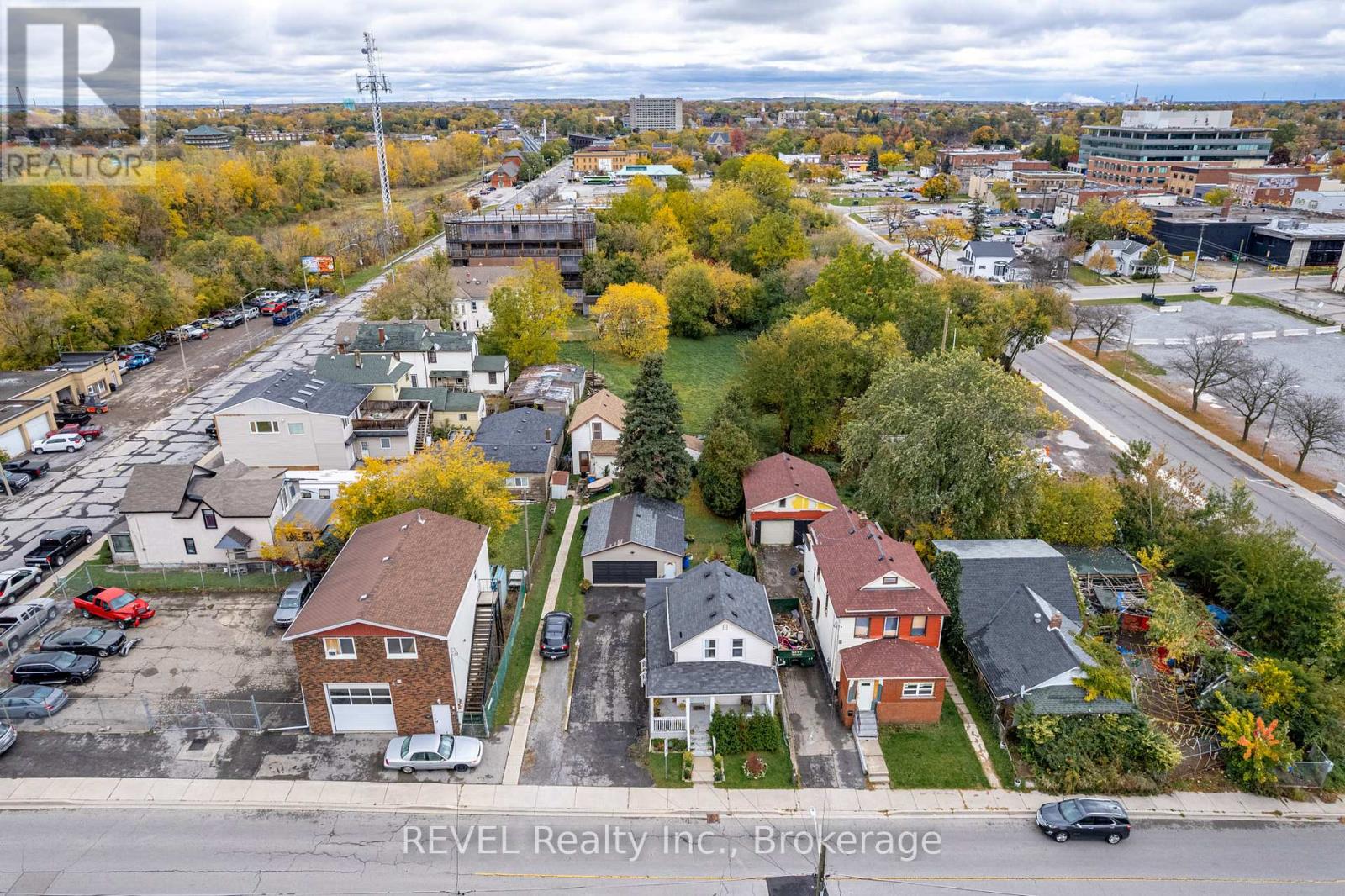 Photo 2 of 4544 Crysler Avenue, Niagara Falls ON