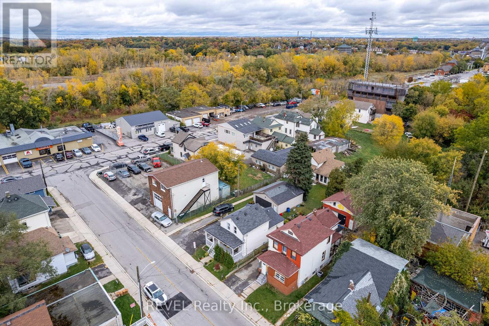 Photo 12 of 4544 Crysler Avenue, Niagara Falls ON