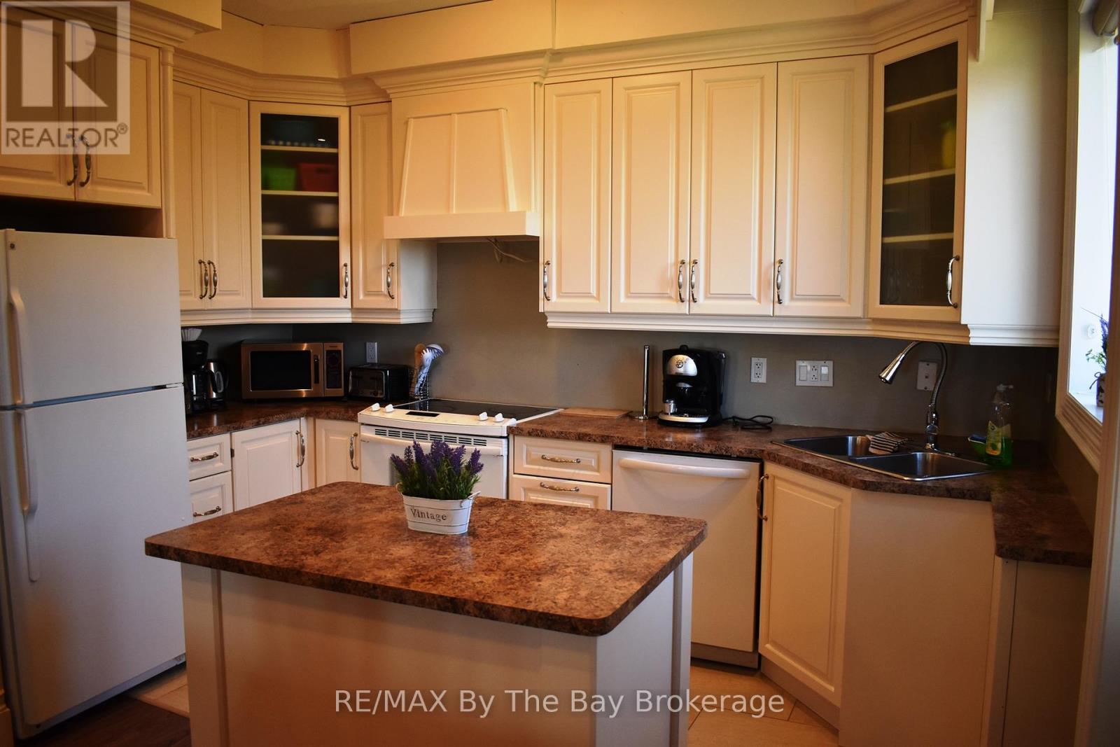 Photo 7 of 332 Coastline Drive, Wasaga Beach ON