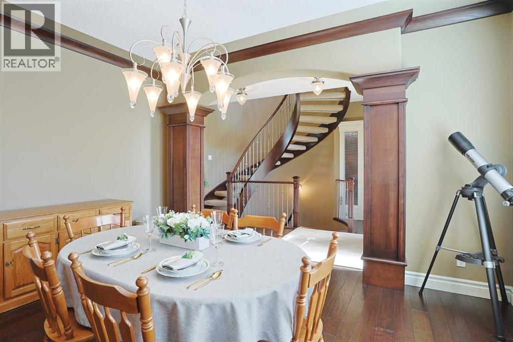Photo 5 of 117 Rockcliff Bay Nw, Calgary AB