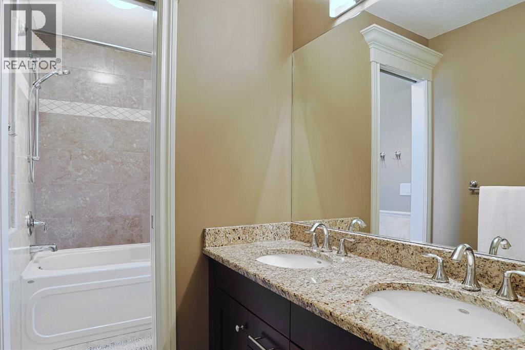 Photo 34 of 117 Rockcliff Bay Nw, Calgary AB