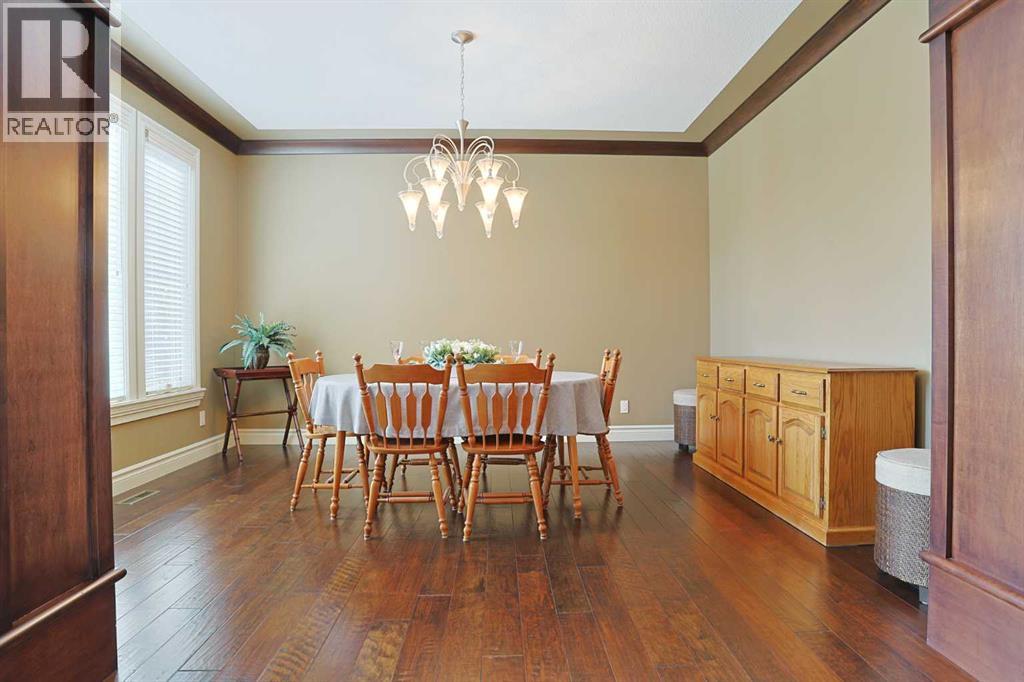 Photo 8 of 117 Rockcliff Bay Nw, Calgary AB