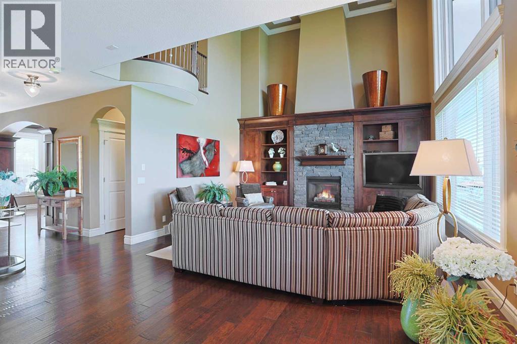 Photo 32 of 117 Rockcliff Bay Nw, Calgary AB